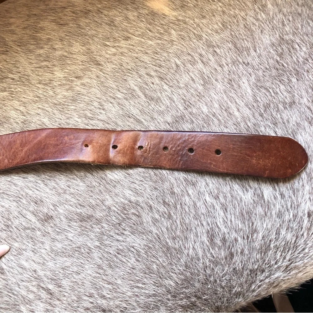 Levi’s casual brown leather belt intentionally distressed silver buckle 44